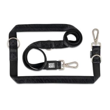 Sort hundesnor med metalhager, D-ringe og reflekssyninger for justerbar længde og synlighed.
